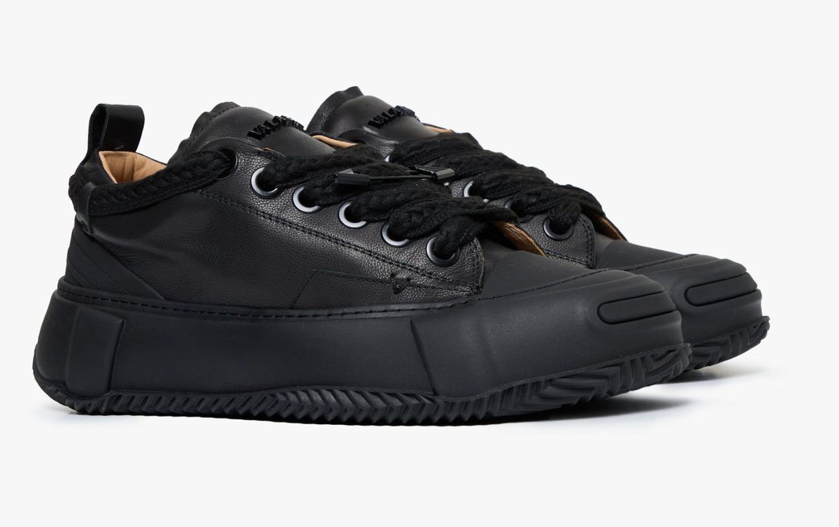 "VISION" BLACK SHOE